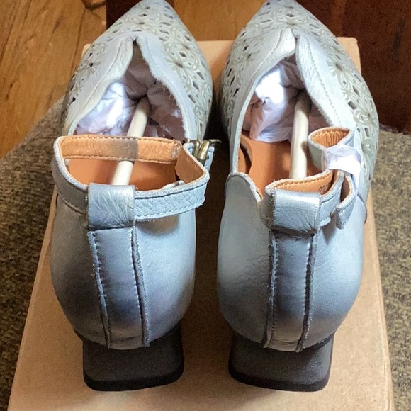 HZM - Washed Gray Eyelet-Detail Leather Pointed-Toe Pump - size 35 (5.5) - new - Picture 5 of 9